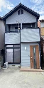 Entire house with ocean view, 2 minutes by car to Takamatsu Station and the port, 2 toilets, 2 bathrooms, 3 sinks, free parking for 2 vehicles, sea fishing allowed