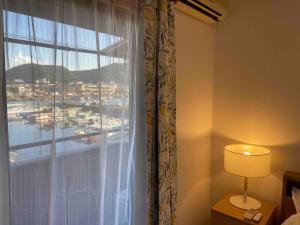 Entire house with ocean view, 2 minutes by car to Takamatsu Station and the port, 2 toilets, 2 bathrooms, 3 sinks, free parking for 2 vehicles, sea fishing allowed