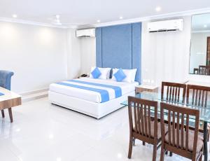 Hotel Premium R-Bay Near Sea Beach - Swimming Pool- Resturent and Spa Facilities # Fully Air conditioning Rooms # Jagannath Temple