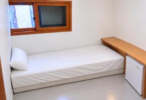 51Near Gimpo Airport, 15 minutes to Hongdae, 5-minute walk to the subway, guesthouse, shared bathroom, solo travel