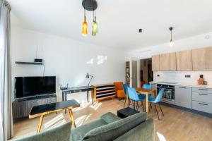 New Build Distillery Apartment by Rentez