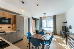 New Build Distillery Apartment by Rentez