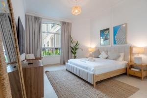2BR with Balcony in Yas Island with Pool View