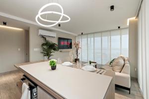 Luxury 2BR w PrivateJacuzzi Beach Pool Dominique