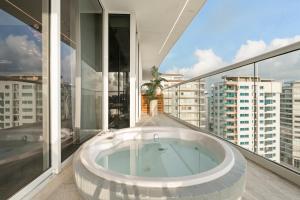 Luxury 2BR w PrivateJacuzzi Beach Pool Dominique