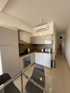 GZR051-Luxury 2 Bedroom Apt near seafront promenade