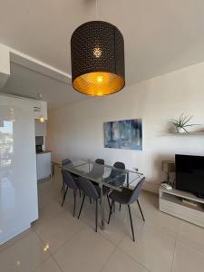 GZR051-Luxury 2 Bedroom Apt near seafront promenade