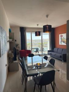 GZR051-Luxury 2 Bedroom Apt near seafront promenade