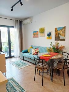 Mimozas apartment- In the center near the Pyramid