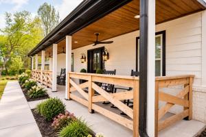 Luxury 3BR Pond View Home with Gameroom