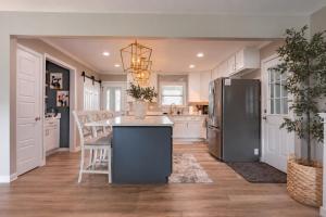 Luxury 3BR Pond View Home with Gameroom