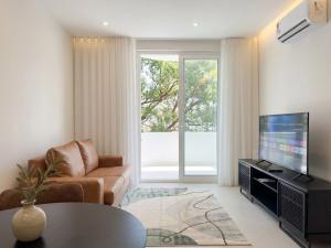 Upscale Copacabana 2 Bedrooms 3 min from the Beach