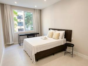 Upscale Copacabana 2 Bedrooms 3 min from the Beach