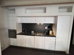 Rovelli 10 - Cozy Apartment with Private Parking