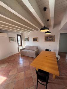 Rovelli 10 - Cozy Apartment with Private Parking