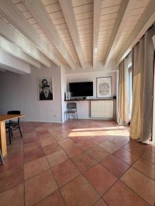 Rovelli 10 - Cozy Apartment with Private Parking