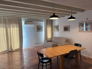 Rovelli 10 - Cozy Apartment with Private Parking