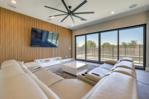 1 Mi to South Mtn Park! Home w Poolside Oasis