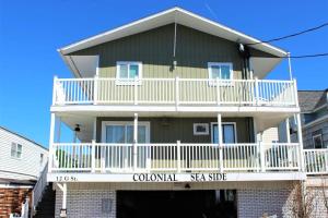 Pineapple Retreat Half Block to Beach & Boardwalk