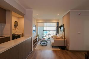 Deluxe 3BR with Balcony in Prime Miraflores
