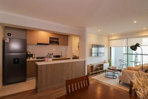 Deluxe 3BR with Balcony in Prime Miraflores