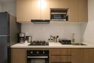 Deluxe 3BR with Balcony in Prime Miraflores