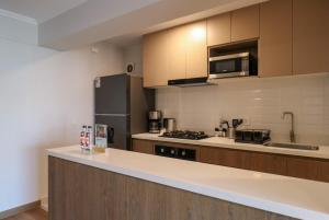 Deluxe 3BR with Balcony in Prime Miraflores
