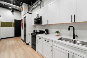 Discover Downtown Nights Near Petco Park & Dining
