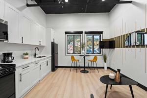 Discover Downtown Nights Near Petco Park & Dining