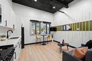 Discover Downtown Nights Near Petco Park & Dining