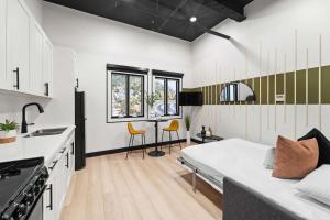 Discover Downtown Nights Near Petco Park & Dining
