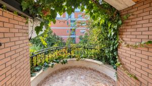 Private Room with Private Bathroom & Balcony in Elegant Villa Gjelaj