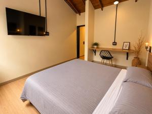 Renta apartamento en Medellín -ONE201 By Roots Rentals