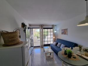 Apartamento con terraza vista al mar y piscina a 50m de la playa - HISP-236-152