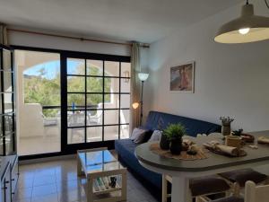 Apartamento con terraza vista al mar y piscina a 50m de la playa - HISP-236-152