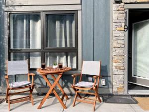Pet-friendly Walk-Up Condo with Pool & Hot tub!