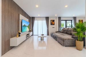 Villa Eden Palm 2 Kitchens, 2 Living Rooms & Huge Pool