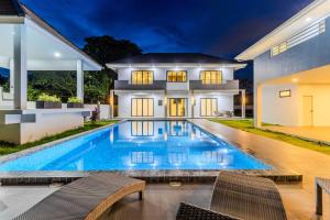 Villa Eden Palm 2 Kitchens, 2 Living Rooms & Huge Pool