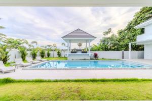 Villa Eden Palm 2 Kitchens, 2 Living Rooms & Huge Pool