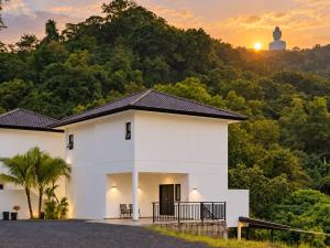 Brand New Private pool villa Chalong Phuket Mountain view