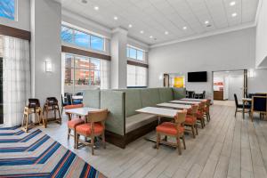 Hampton Inn & Suites Charlotte-Airport