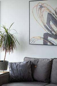 Comfortable Apartment in Hanza Tower with Parking and Air-Conditioning by Noclegi Renters