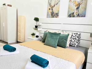 Cozy & Modern 2min from Synague