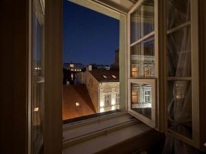 Prague Days - One Bedroom Apartment with King Bed & Elevator in New Town
