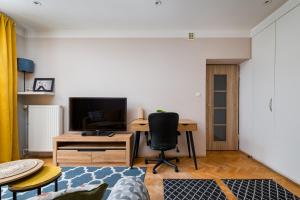 Plac Zbawiciela Chic Apartment by BookingHost