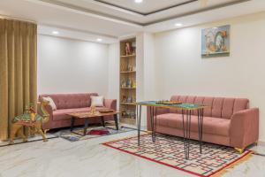 ELIVAAS Signature Aura Sky Urban 3 BHK Apartment With Hill View, Private Terrace Sit-Out, Bar Corner & Shared Gym