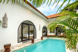 Brand New Canggu Villa-Large Pool, Near Finns & Gyms