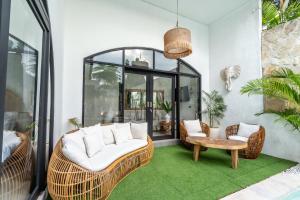 Brand New Canggu Villa-Large Pool, Near Finns & Gyms