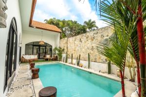 Brand New Canggu Villa-Large Pool, Near Finns & Gyms