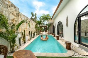 Brand New Canggu Villa-Large Pool, Near Finns & Gyms